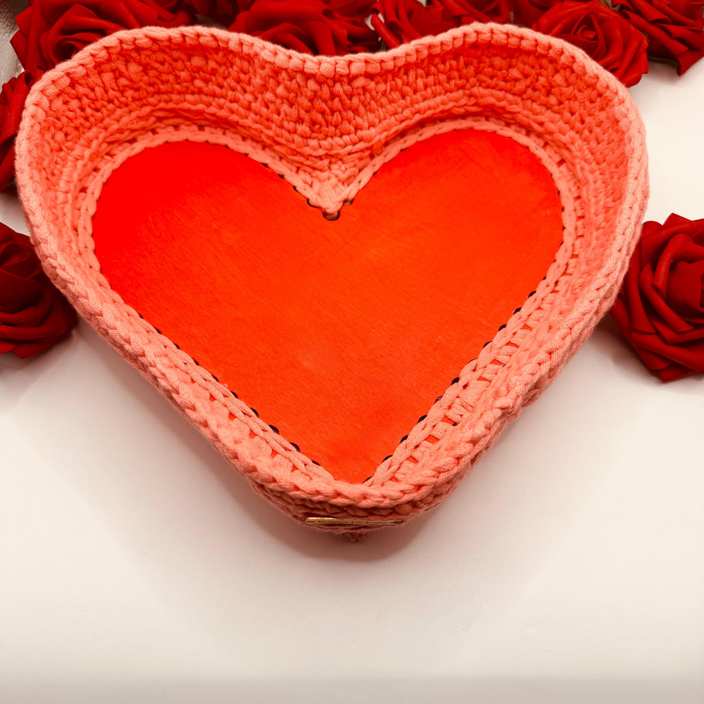 Crochet Heart Jewelry Box with Roses – Hand-Painted Romantic Keepsake